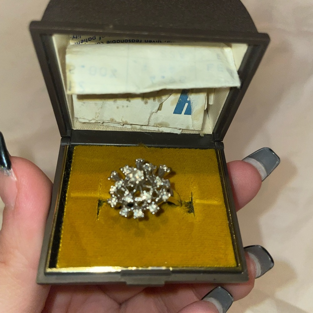 Antique ring with certificate